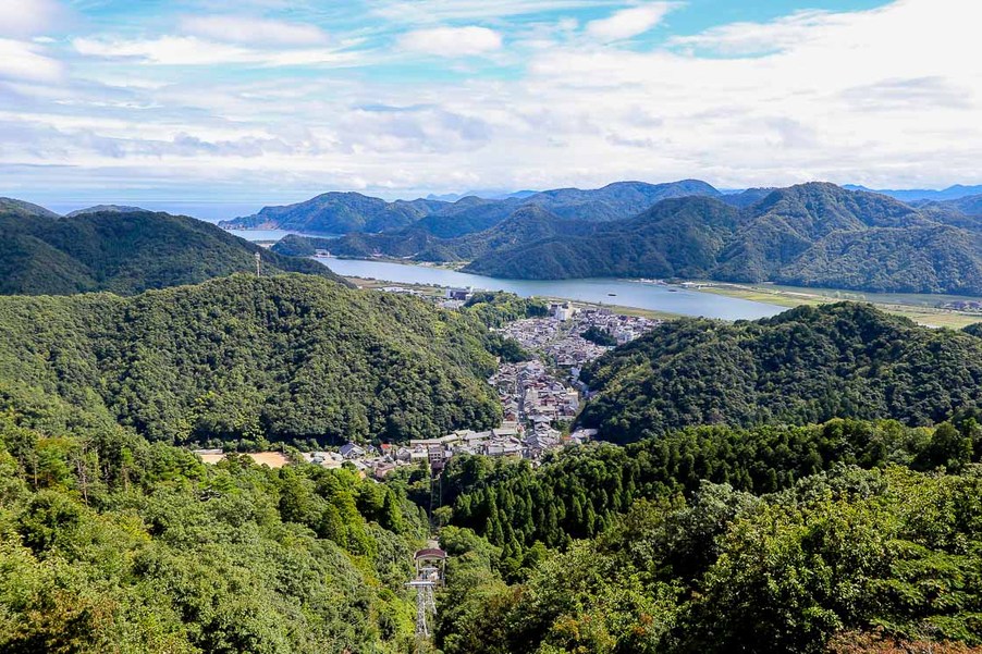 Hot springs and scenic views - Get cozy just 2 hours from Osaka