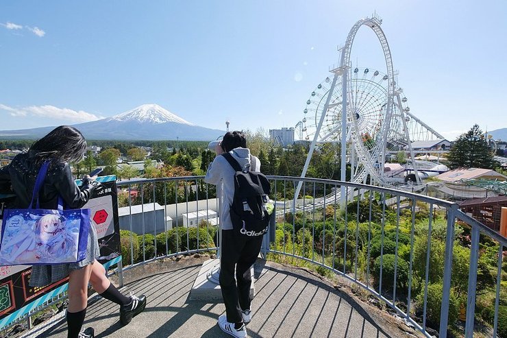 Lori's Japan Travel Journal - Bus trip to Fuji-Q Highland
