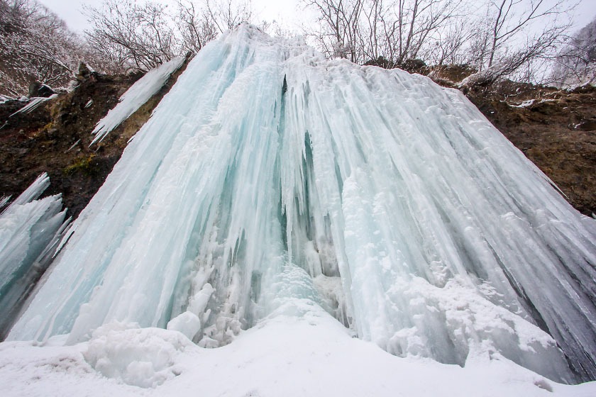 Among the Peaks - Nikko's frozen waterfalls: Unryu Keikoku