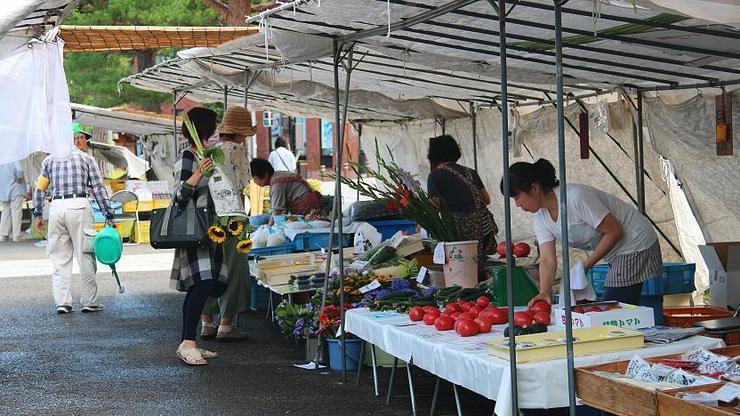 Morning Markets (Asaichi) - Takayama Travel