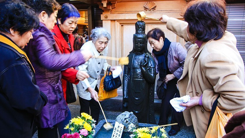 The Red Panties of Sugamo - Tokyo - Japan Travel