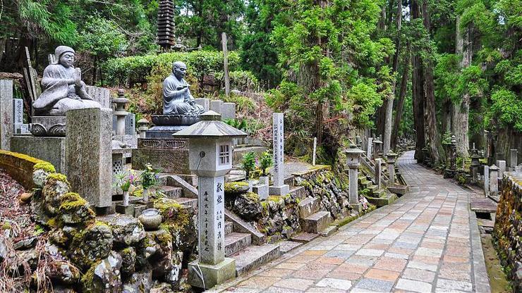 Okunoin Temple - Koyasan Travel