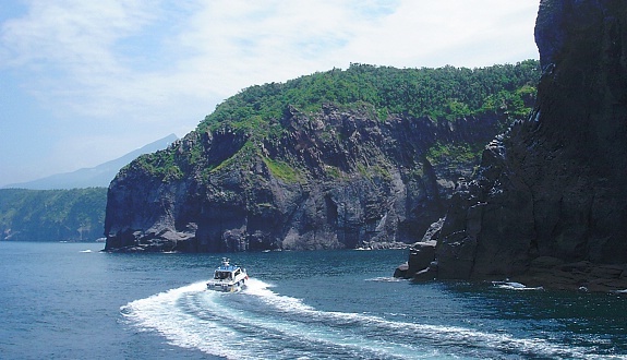 Shiretoko National Park Travel: Sightseeing Boat Cruises